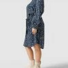 ONLY CARMAKOMA PLUS SIZE Blusenkleid Mit Allover-Muster Modell 'CARLOLLILISE' - Marineblau