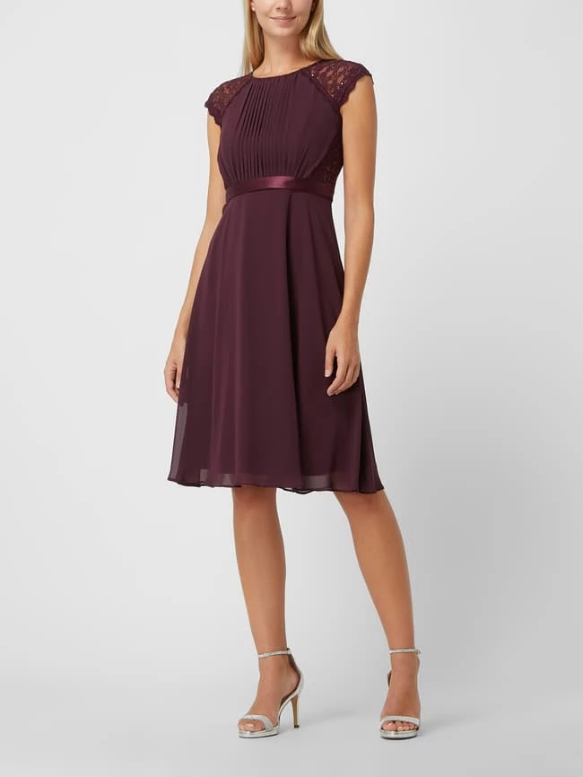 Christian Berg Cocktail Cocktailkleid Aus Chiffon Mit Spitze - Aubergine 1 Christian Berg Cocktail Cocktailkleid Aus Chiffon Mit Spitze - Aubergine