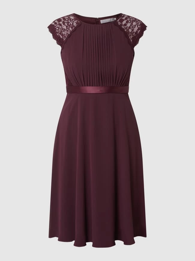 Christian Berg Cocktail Cocktailkleid Aus Chiffon Mit Spitze - Aubergine 2 Christian Berg Cocktail Cocktailkleid Aus Chiffon Mit Spitze - Aubergine – Bild 2