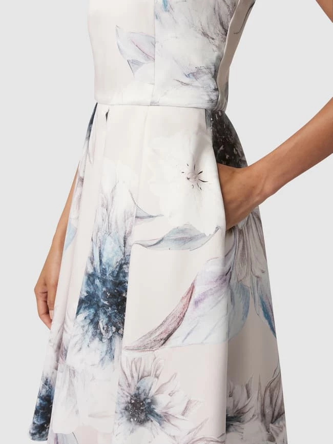 Swing Cocktailkleid Mit Floralem Muster - Rosé 3 Swing Cocktailkleid Mit Floralem Muster - Rosé – Bild 3