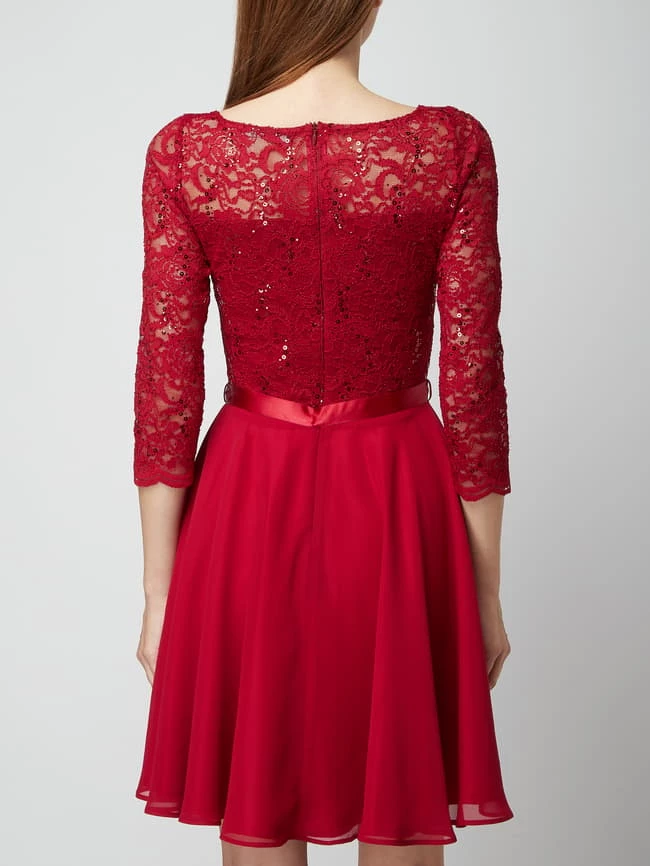 Swing Cocktailkleid Aus Häkelspitze Modell 'STAMM' - Bordeaux Rot 5 Swing Cocktailkleid Aus Häkelspitze Modell 'STAMM' - Bordeaux Rot – Bild 5