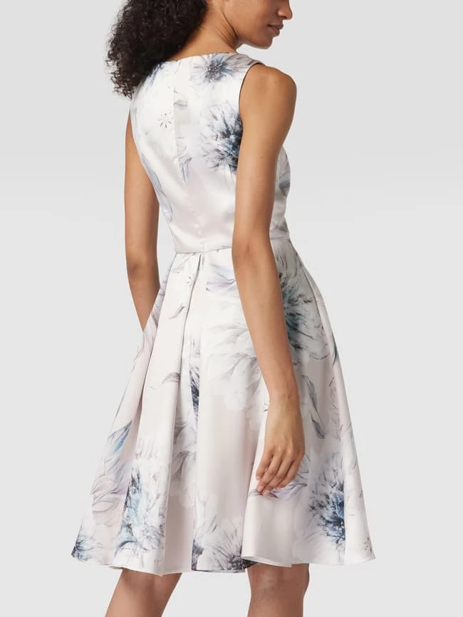 Swing Cocktailkleid Mit Floralem Muster - Rosé 5 Swing Cocktailkleid Mit Floralem Muster - Rosé – Bild 5